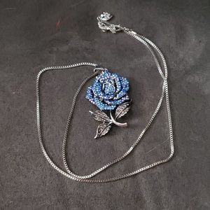 Betsey Johnson necklace NWOT